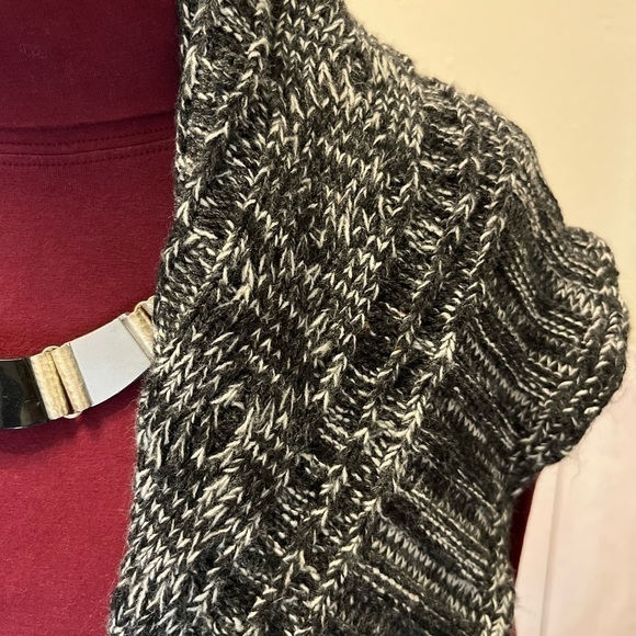 𝅺SLEEVELESS Sweater by United States Sweaters - Picture 3 of 14